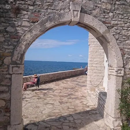 Gloria